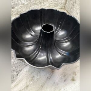 Non-Stick Nordic Black Bundt Cake Pan